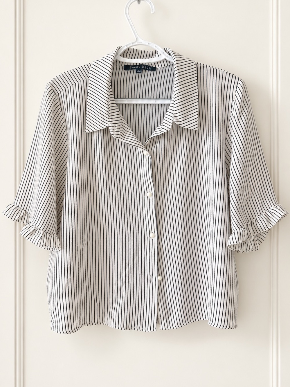 Women’s Striped Pearl Button Ruffle Sleeve Blouse NWOT